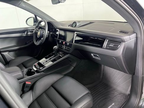 Certified 2026 Porsche Macan Turbo AWD/4WD image 17