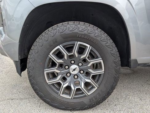 Used 2024 Chevrolet Colorado Z71 w/ Z71 Convenience Package 2 AWD/4WD image 19