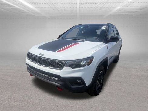 Used 2025 Jeep Compass Trailhawk AWD/4WD image 12