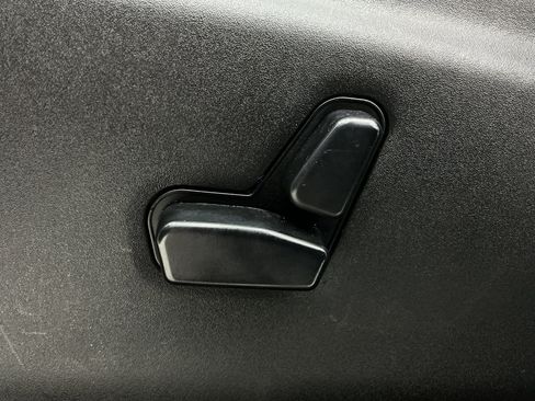 Used 2019 Jeep Grand Cherokee Laredo AWD/4WD image 39