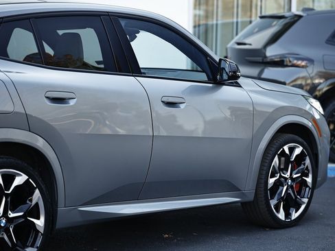 Certified 2025 BMW X2 xDrive28i w/ Technology Package image 8