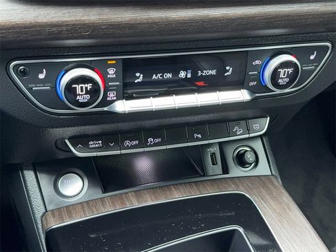 Used 2024 Audi Q5 2.0T Premium w/ Convenience Package image 31