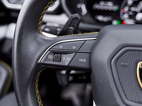 Used 2022 Lamborghini Urus AWD/4WD image 65