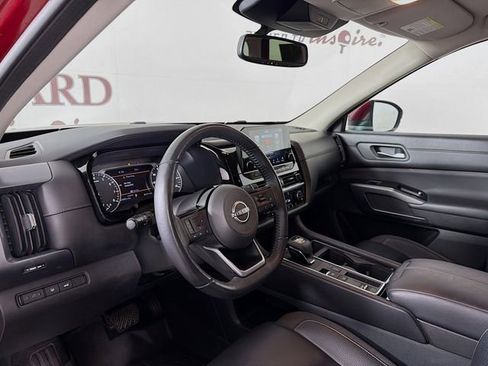 Used 2022 Nissan Pathfinder SL FWD image 11