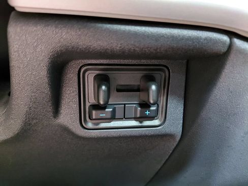 Certified 2025 Ford Expedition Active AWD/4WD image 35