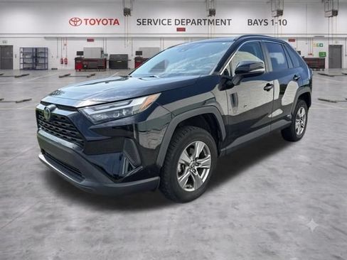 Used 2022 Toyota RAV4 XLE AWD/4WD image 3