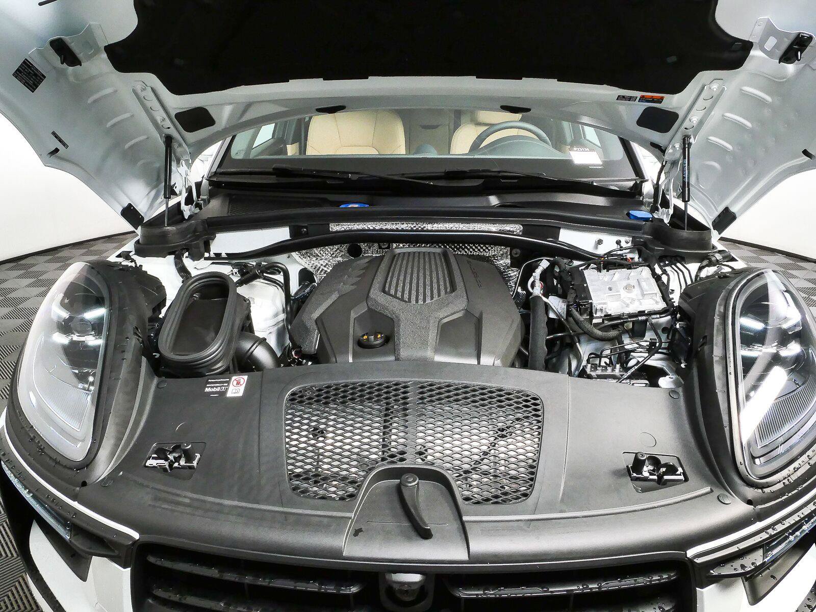 New 2026 Porsche Macan Turbo AWD/4WD image 36
