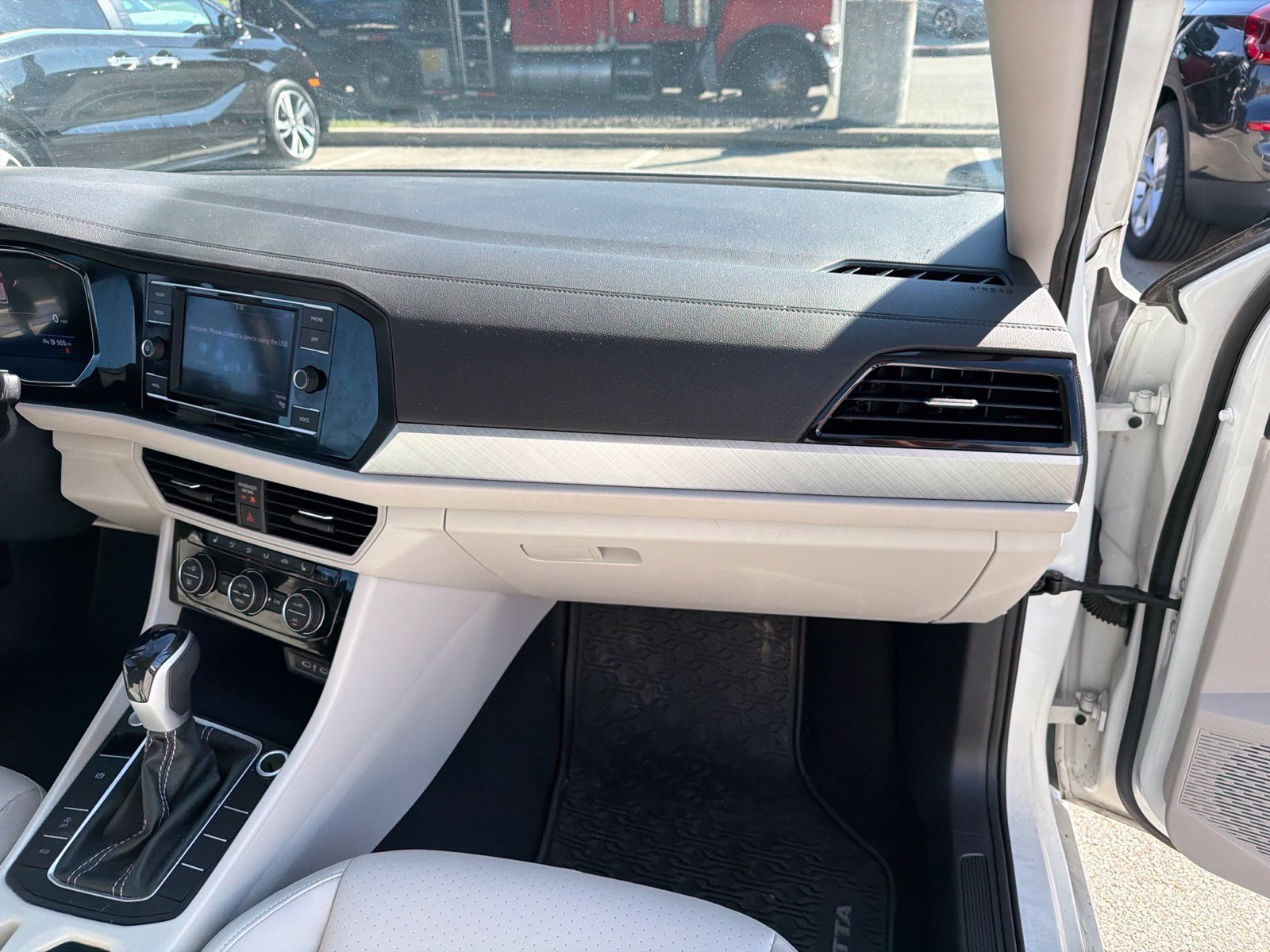 Used 2023 Volkswagen Jetta SE w/ Panoramic Sunroof Package FWD image 34
