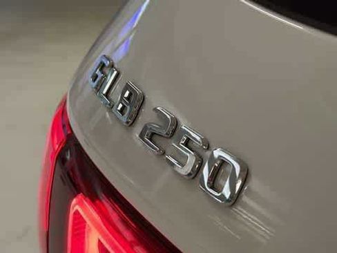 Used 2022 Mercedes-Benz GLB 250 4MATIC image 6