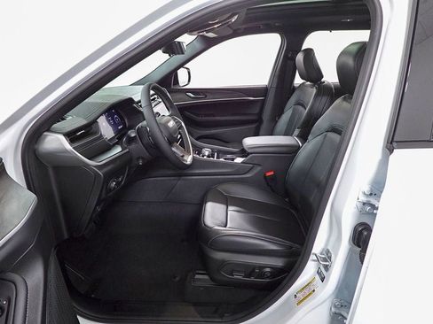 New 2025 Jeep Grand Cherokee L Limited w/ Luxury Tech Group II image 9