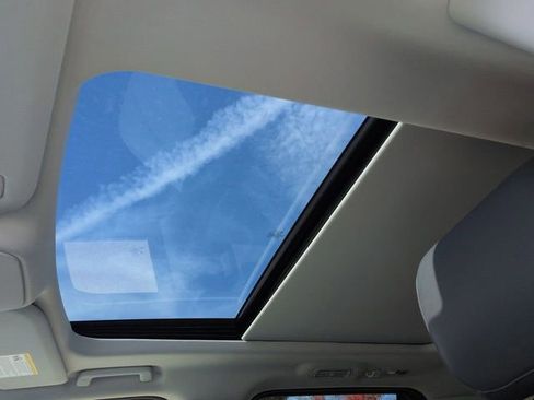 New 2025 Ford Expedition Active image 21