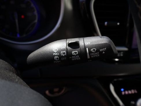 Used 2025 Chrysler Pacifica Select FWD image 40
