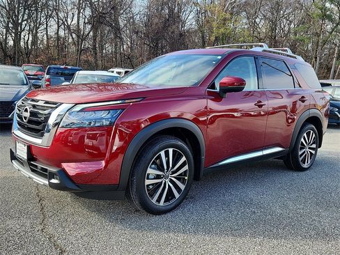New 2025 Nissan Pathfinder Platinum image 2