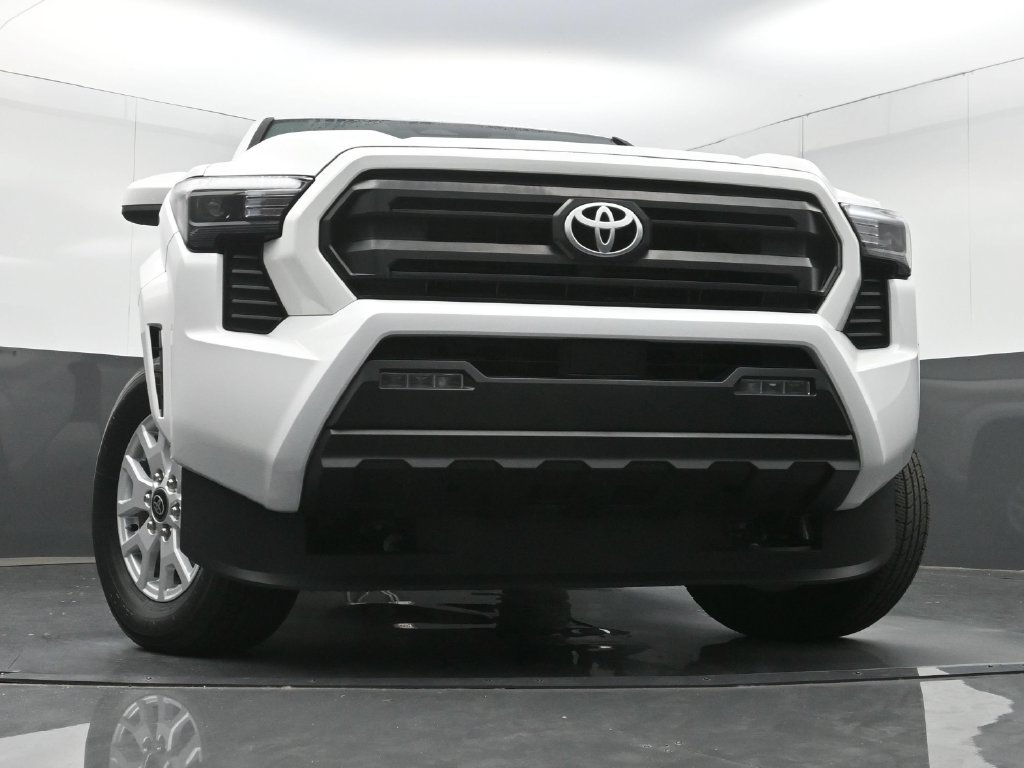Used 2024 Toyota Tacoma SR5 AWD/4WD image 25