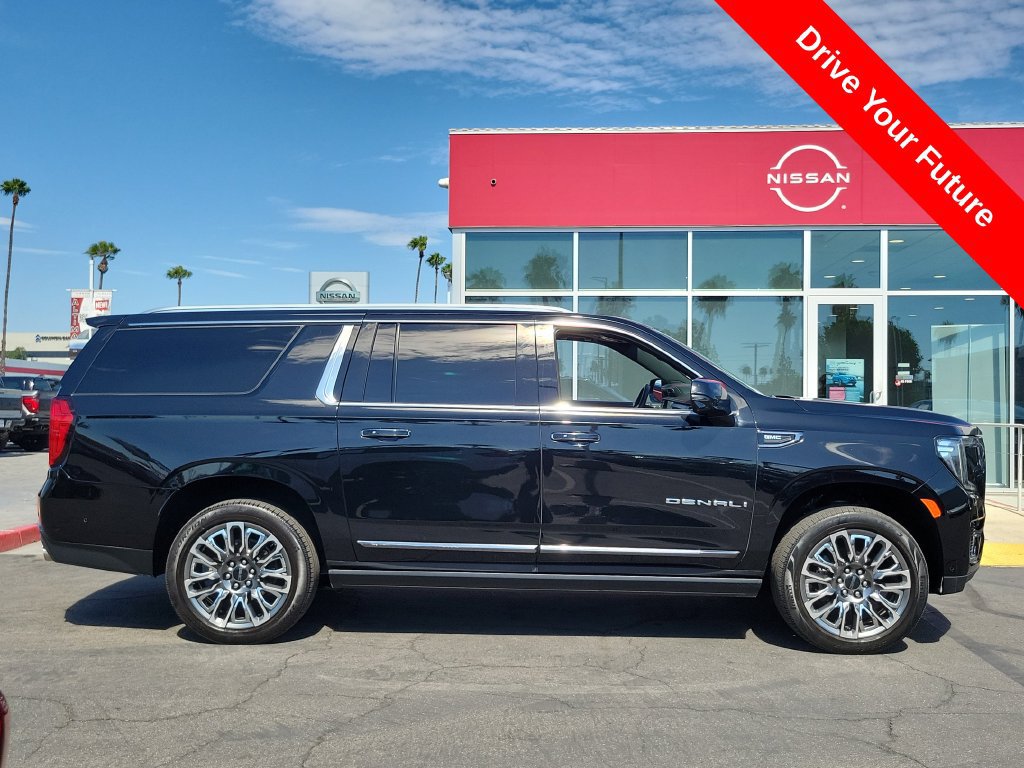Used 2023 GMC Yukon XL Denali Ultimate AWD/4WD image 37