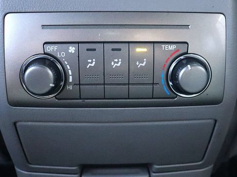 Used 2013 Toyota Highlander Plus FWD image 32