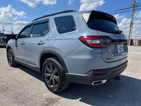 Used 2025 Honda Pilot Sport image 4