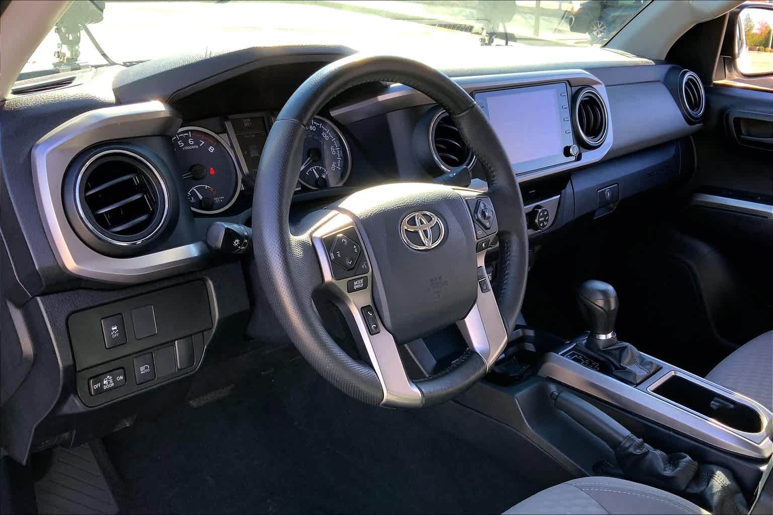 Used 2020 Toyota Tacoma SR5 AWD/4WD image 14