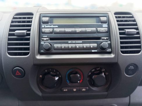 Used 2006 Nissan Xterra Off-Road AWD/4WD image 13