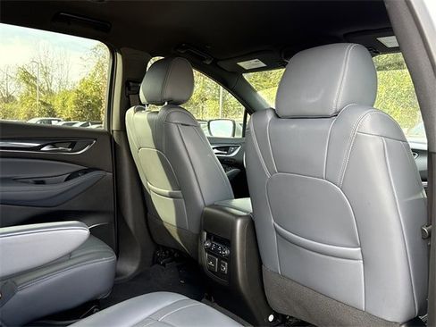 Used 2022 Buick Enclave Premium image 16