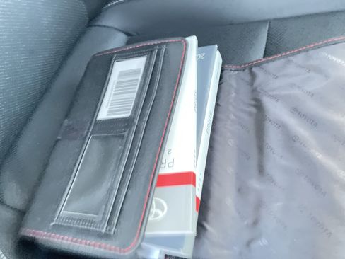 Used 2023 Toyota Prius XLE image 23