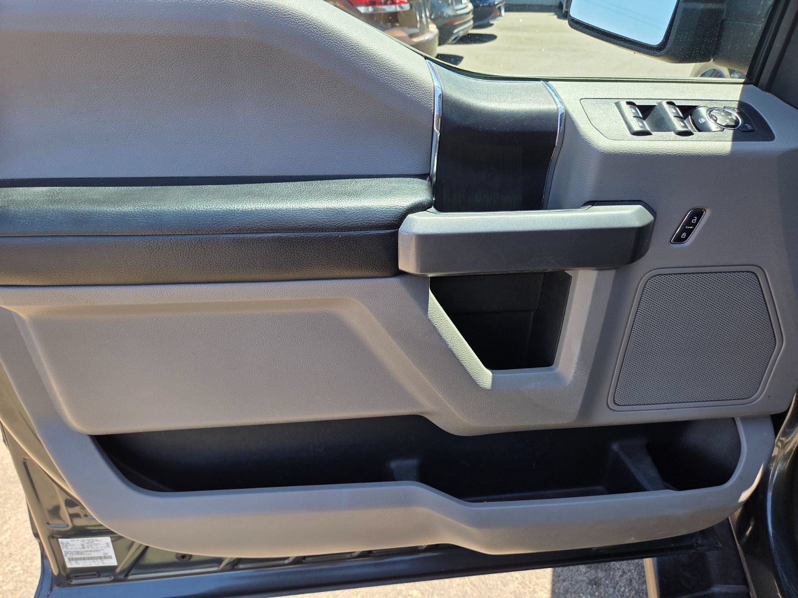 Used 2015 Ford F150 XLT AWD/4WD image 7