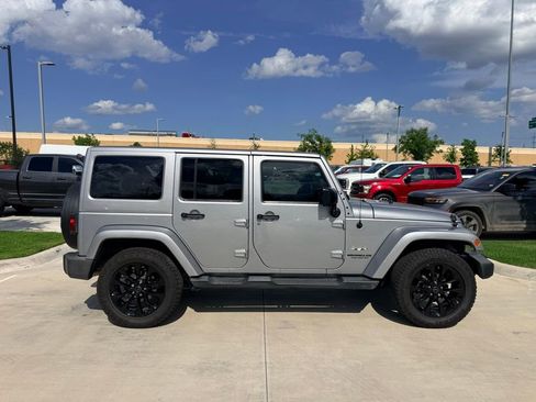 Used 2016 Jeep Wrangler Unlimited Sahara w/ Max Tow Package AWD/4WD image 1