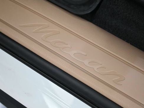 Used 2026 Porsche Macan AWD/4WD image 31