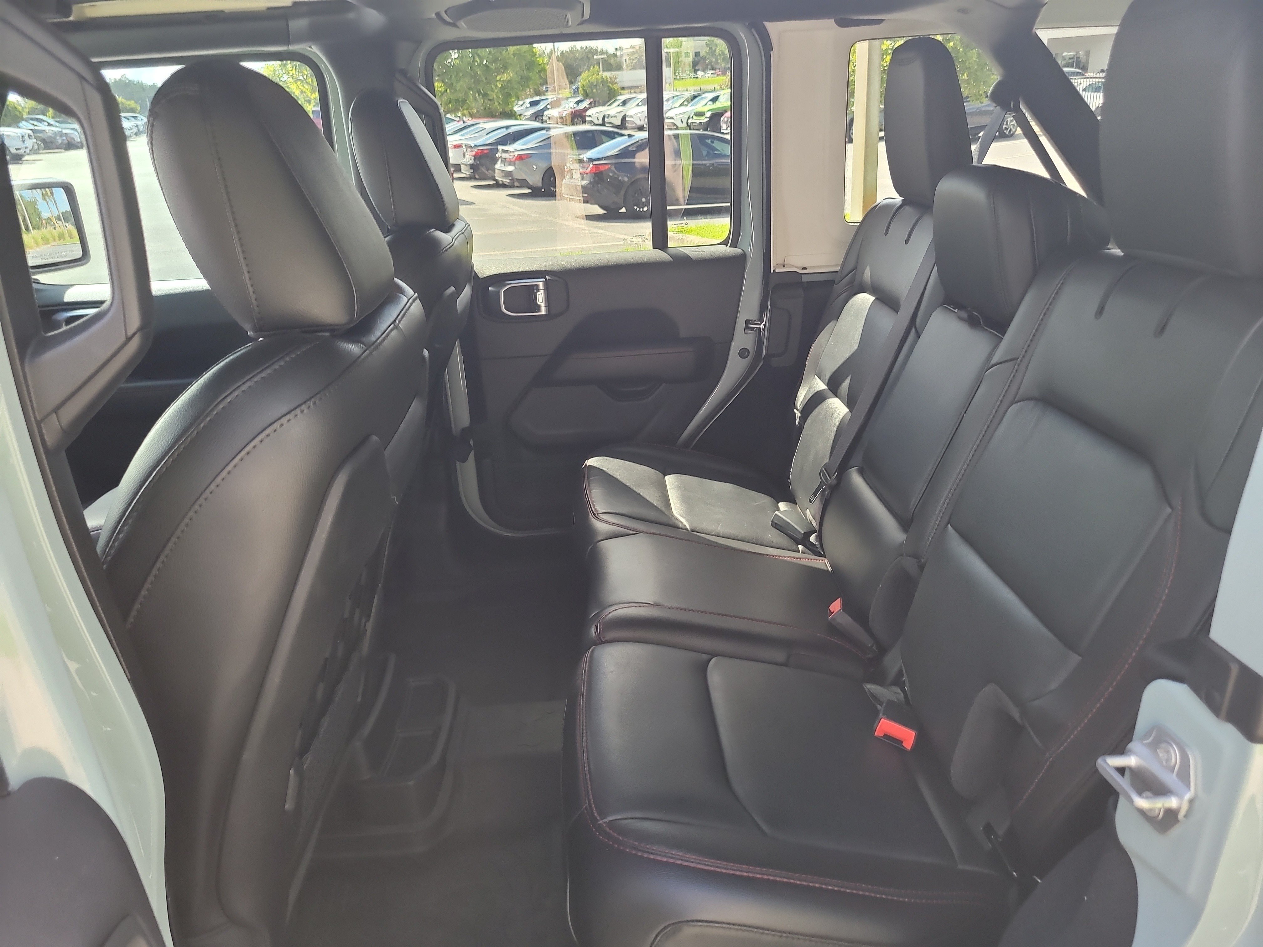 Used 2023 Jeep Wrangler Unlimited Rubicon AWD/4WD image 14