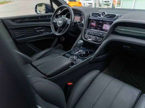 Used 2024 Bentley Bentayga AWD/4WD image 63