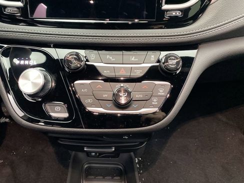 New 2026 Chrysler Pacifica Select w/ S Appearance Package image 19