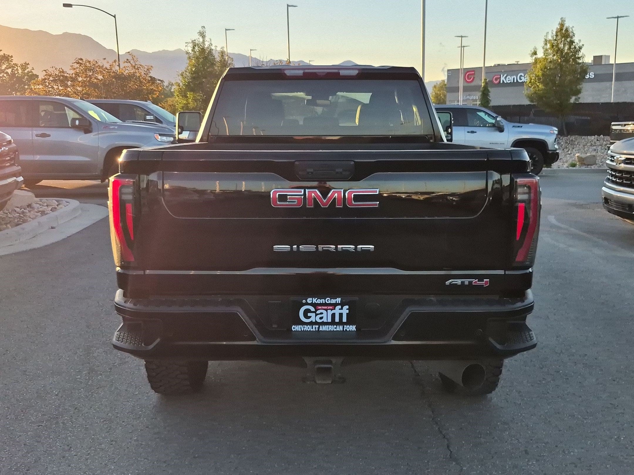 Used 2024 GMC Sierra 2500 AT4 AWD/4WD image 4