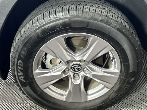 Used 2022 Toyota RAV4 XLE w/ Carpet Mat Package (TMS) FWD image 10