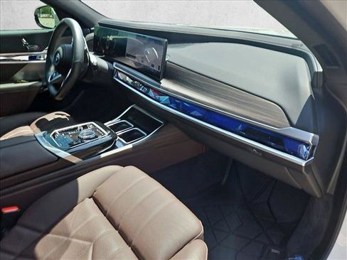 Certified 2024 BMW 760i xDrive AWD/4WD image 21
