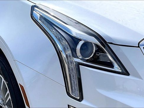 Used 2018 Cadillac XT5 Luxury w/ Driver Awareness Package AWD/4WD image 37