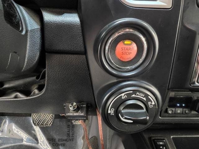 Used 2019 Nissan Titan SV w/ SV Convenience Package AWD/4WD image 17