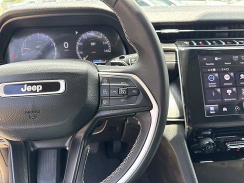 Used 2024 Jeep Grand Cherokee Laredo RWD image 23