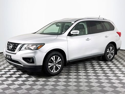 Used 2017 Nissan Pathfinder SL image 4