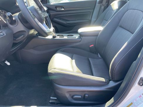 Used 2025 Nissan Altima 2.5 SV image 27