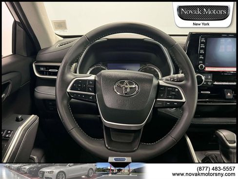 Used 2022 Toyota Highlander XLE image 16