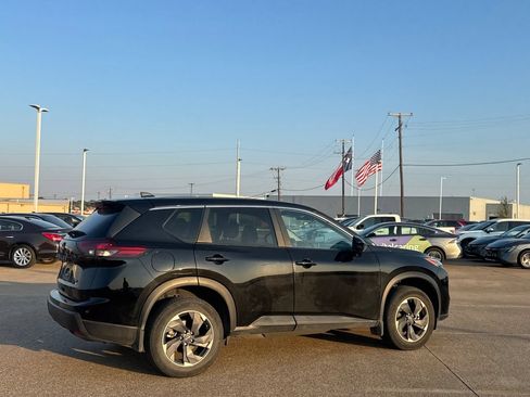 Certified 2024 Nissan Rogue SV FWD image 27