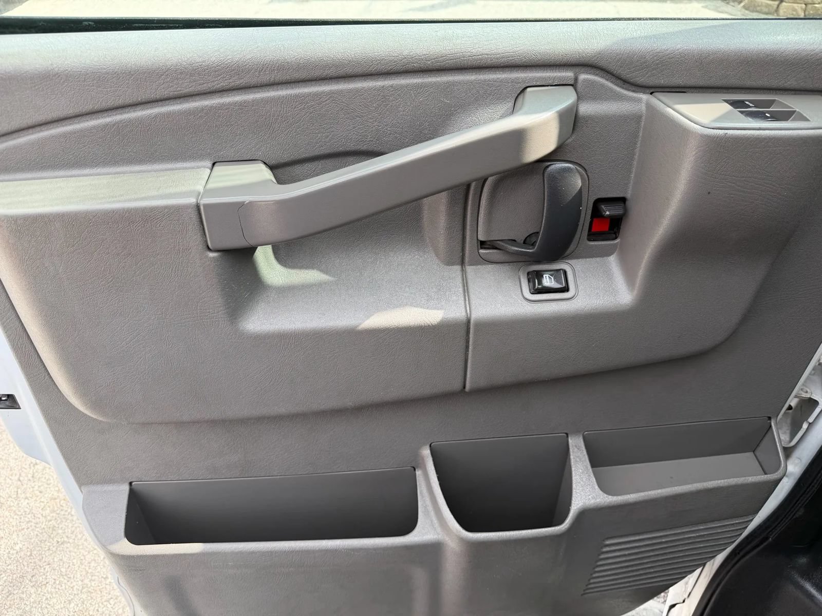 Used 2019 GMC Savana 2500 w/ Driver Convenience Package RWD image 9