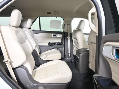 Used 2022 Ford Explorer Platinum w/ Equipment Group 601A AWD/4WD image 15