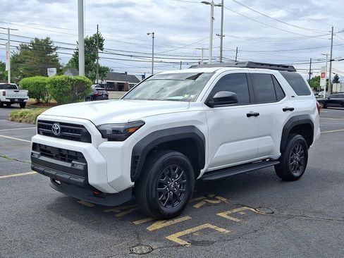 Used 2025 Toyota 4Runner SR5 AWD/4WD image 3
