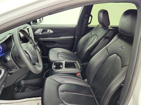 Used 2024 Chrysler Pacifica Limited FWD image 21