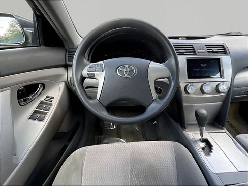 Used 2010 Toyota Camry LE FWD image 8