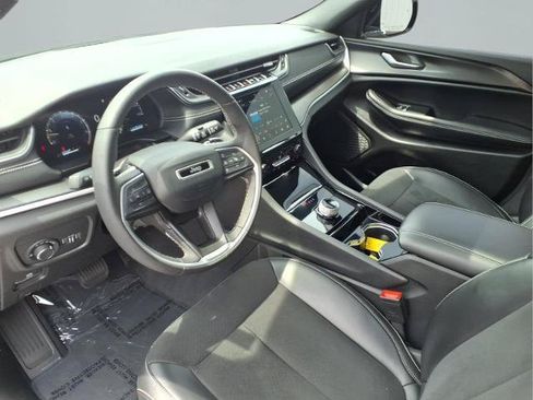 Used 2023 Jeep Grand Cherokee Altitude AWD/4WD image 20