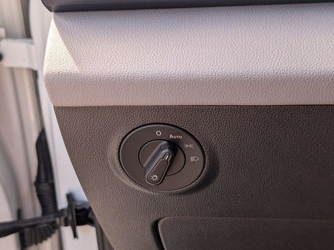 Used 2022 Volkswagen Taos SE image 28