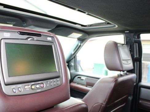 Used 2017 Ford Expedition EL Platinum image 39