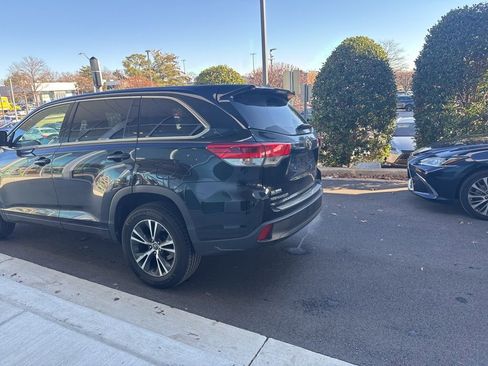 Used 2018 Toyota Highlander LE image 7